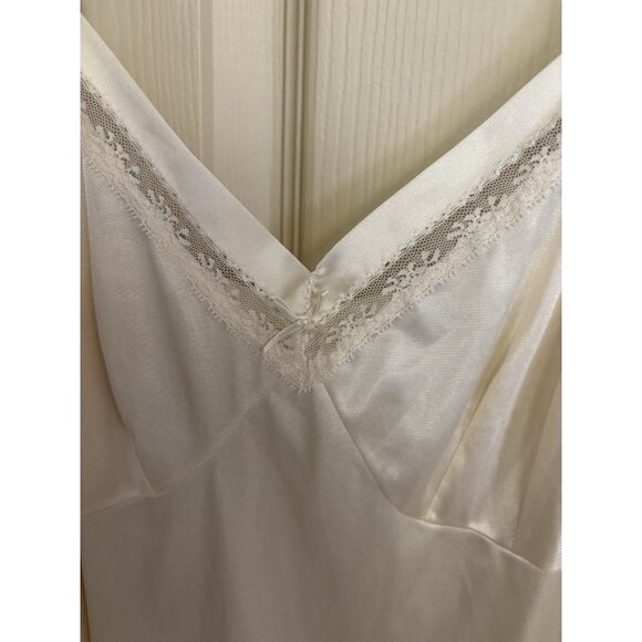 VINTAGE Lorraine Full Slip Womens Tall 34 Ivory Nylon Lace Trim Made USA - Picture 2 of 7